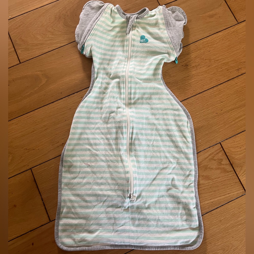 Love to dream swaddle up transition bag. Size M. EUC.